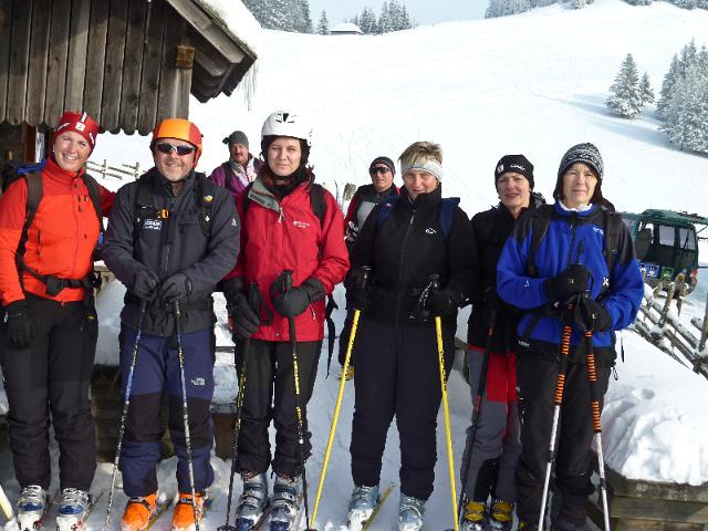 33 Vor der Abfahrt von der Huette noch schnell ein Gruppenfoto.JPG